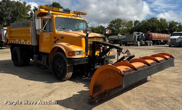 image for item ER0137 2000 International 4900 dump truck