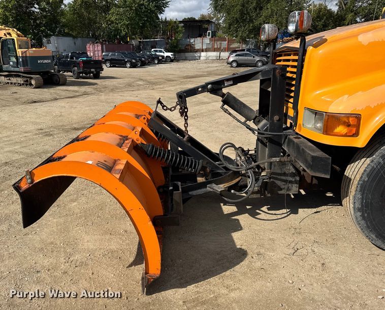 image for item ER0137 2000 International 4900 dump truck