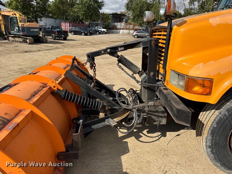 image for item ER0137 2000 International 4900 dump truck