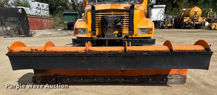 image for item ER0137 2000 International 4900 dump truck