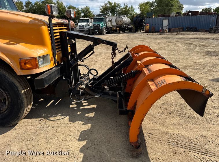 image for item ER0137 2000 International 4900 dump truck