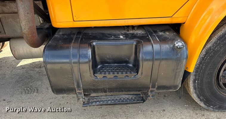 image for item ER0137 2000 International 4900 dump truck