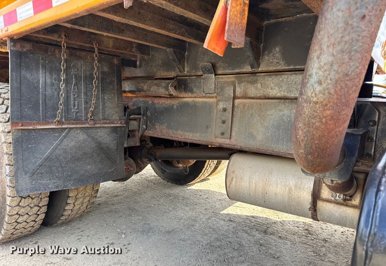 image for item ER0137 2000 International 4900 dump truck