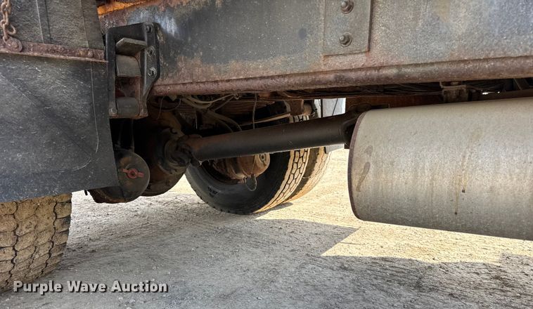 image for item ER0137 2000 International 4900 dump truck