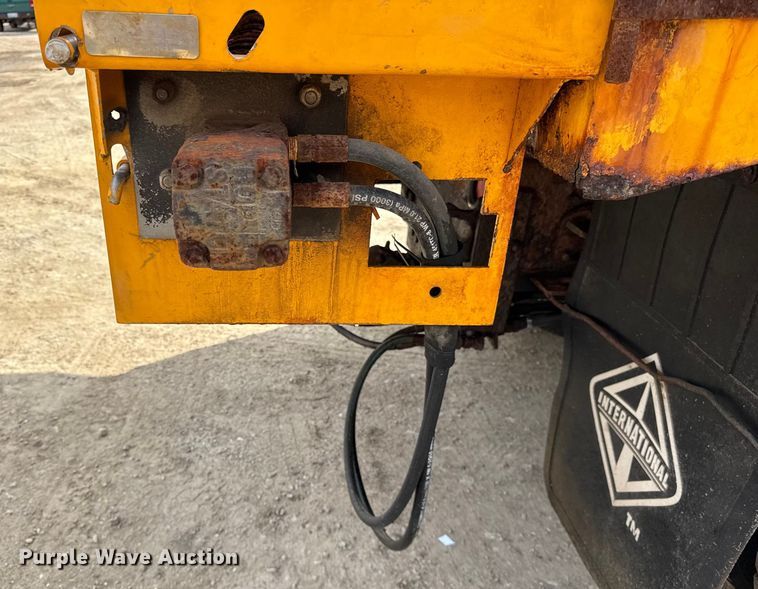 image for item ER0137 2000 International 4900 dump truck