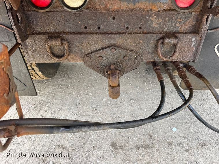 image for item ER0137 2000 International 4900 dump truck