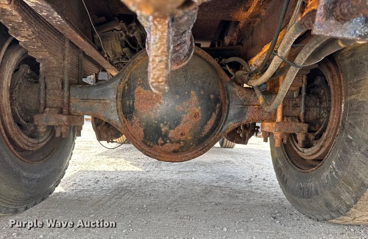 image for item ER0137 2000 International 4900 dump truck