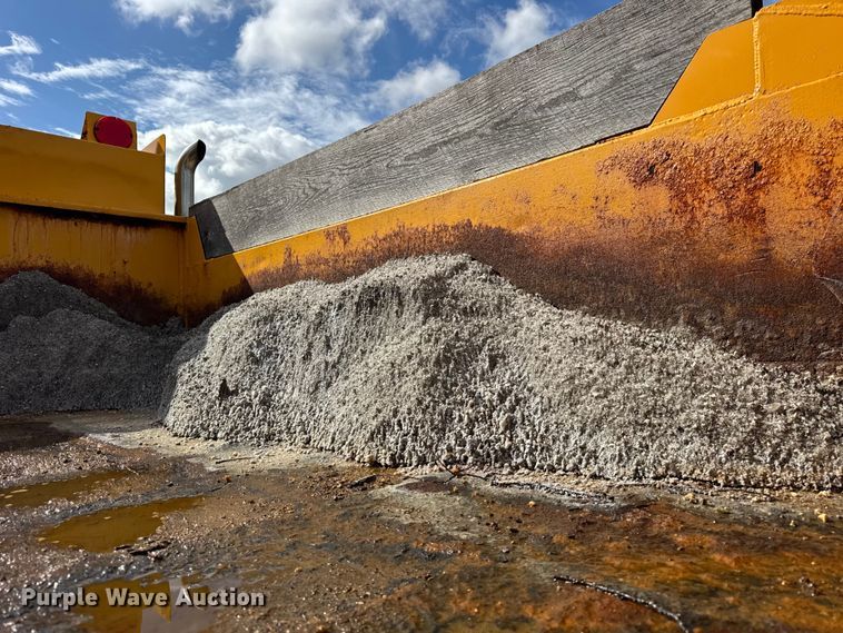 image for item ER0137 2000 International 4900 dump truck