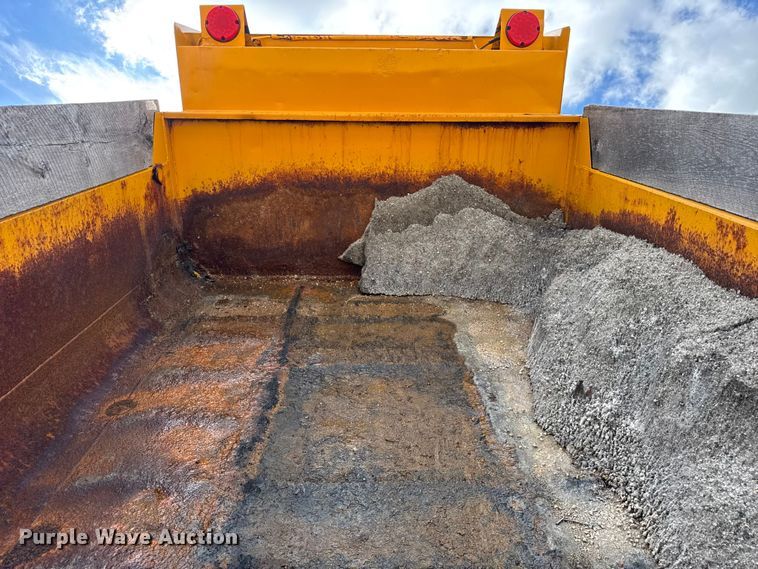 image for item ER0137 2000 International 4900 dump truck