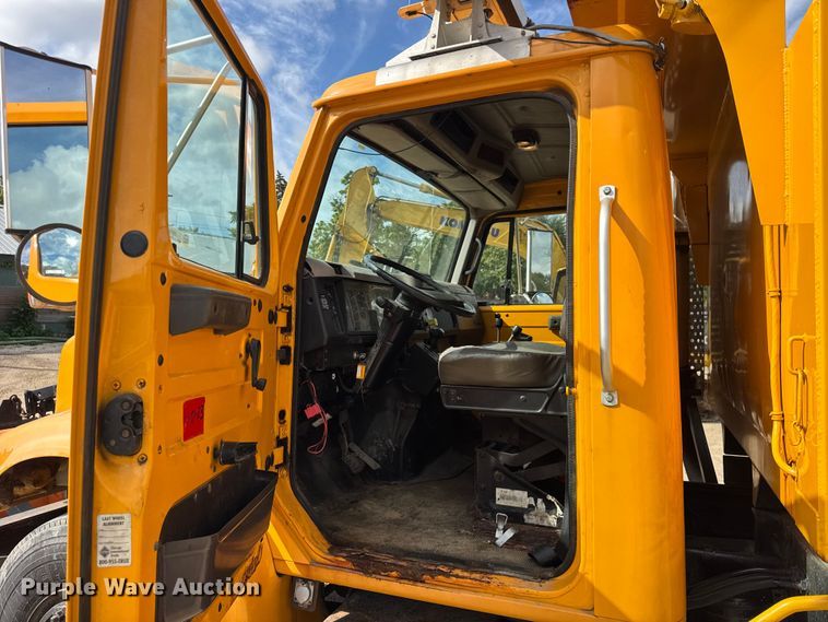 image for item ER0137 2000 International 4900 dump truck