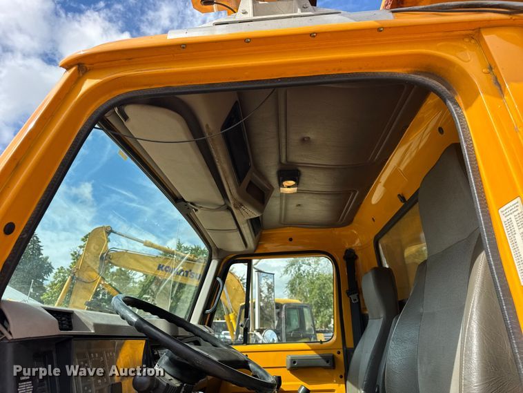 image for item ER0137 2000 International 4900 dump truck