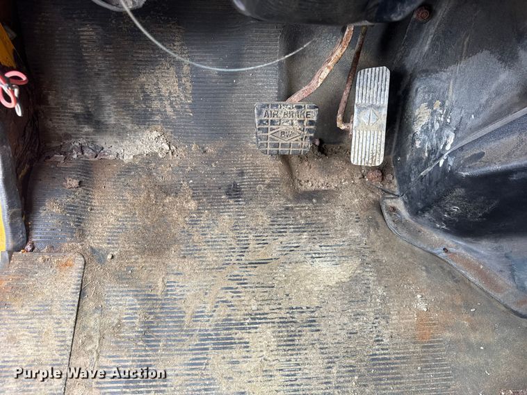 image for item ER0137 2000 International 4900 dump truck