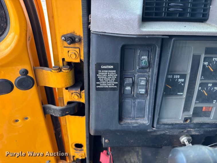 image for item ER0137 2000 International 4900 dump truck