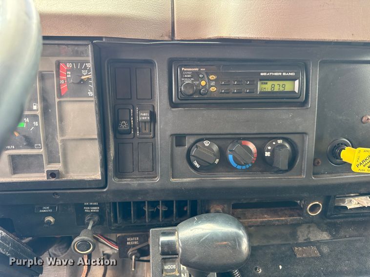 image for item ER0137 2000 International 4900 dump truck