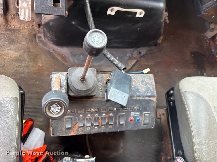 image for item ER0137 2000 International 4900 dump truck