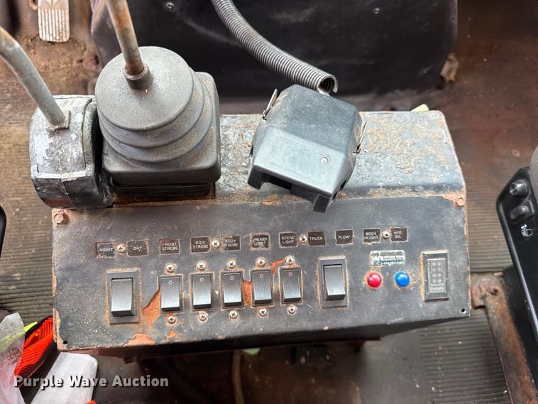 image for item ER0137 2000 International 4900 dump truck