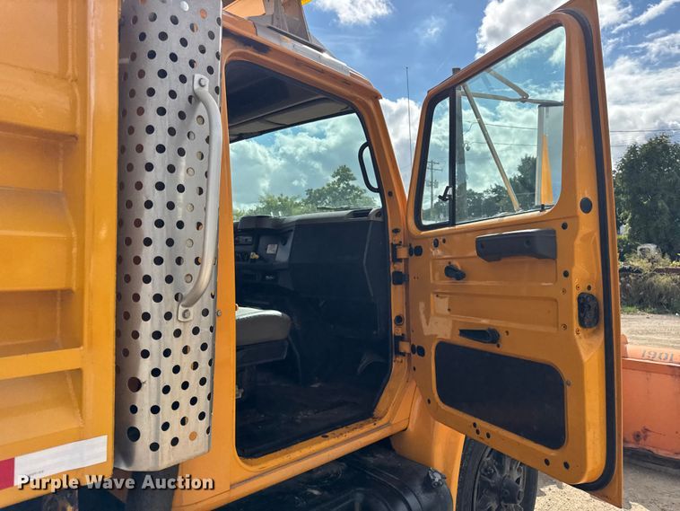 image for item ER0137 2000 International 4900 dump truck