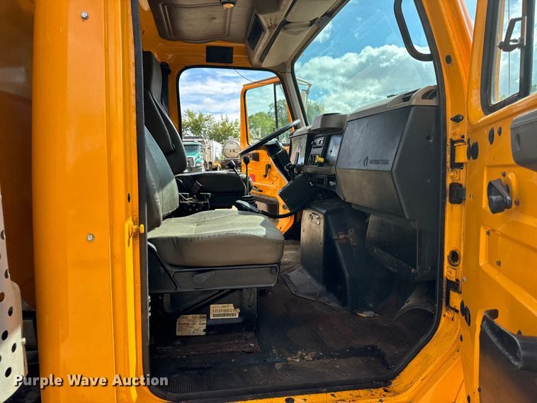 image for item ER0137 2000 International 4900 dump truck