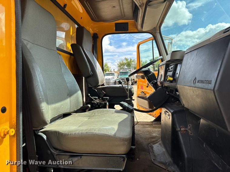 image for item ER0137 2000 International 4900 dump truck