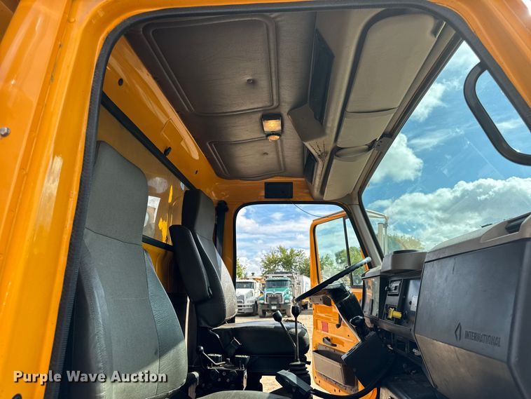 image for item ER0137 2000 International 4900 dump truck