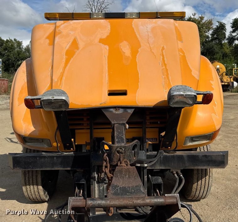 image for item ER0137 2000 International 4900 dump truck