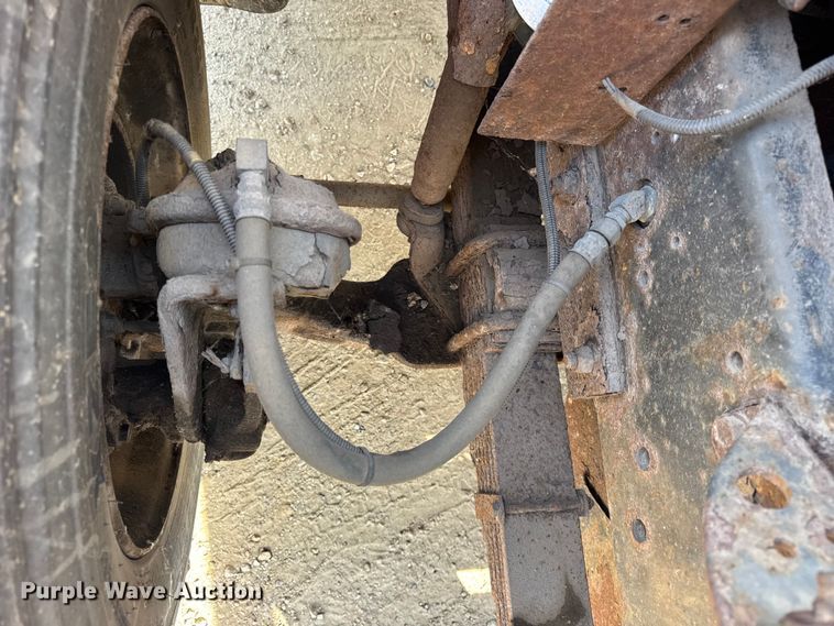 image for item ER0137 2000 International 4900 dump truck