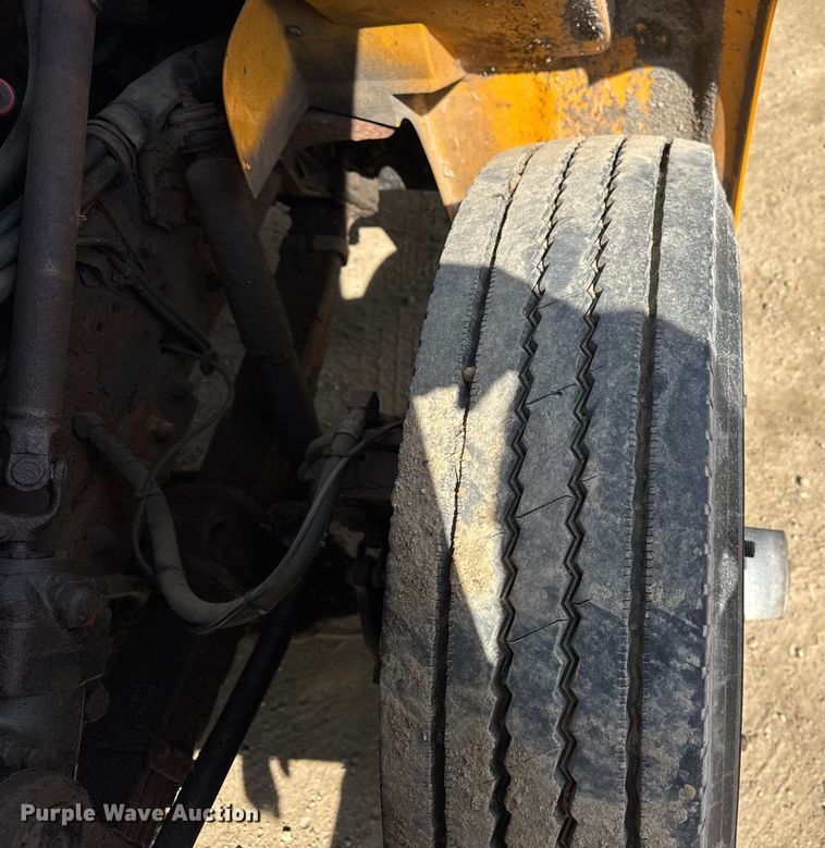 image for item ER0137 2000 International 4900 dump truck