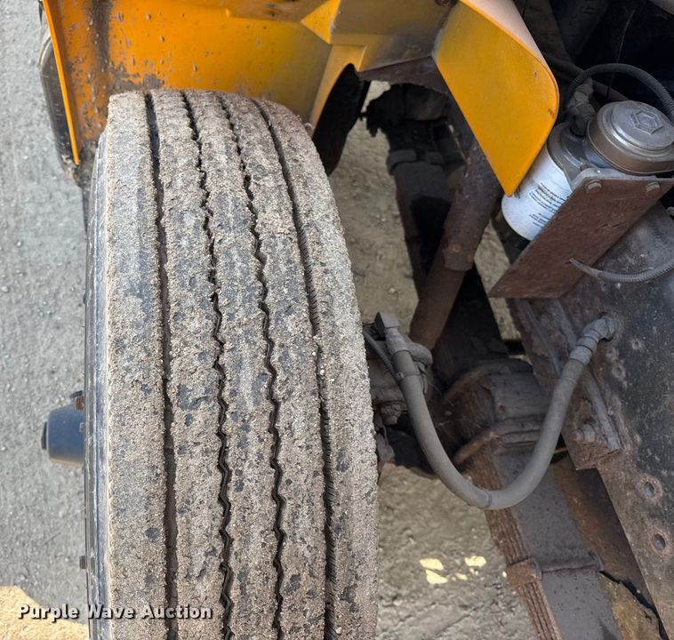 image for item ER0137 2000 International 4900 dump truck