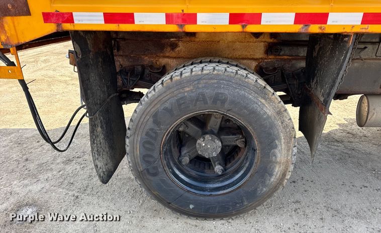 image for item ER0137 2000 International 4900 dump truck