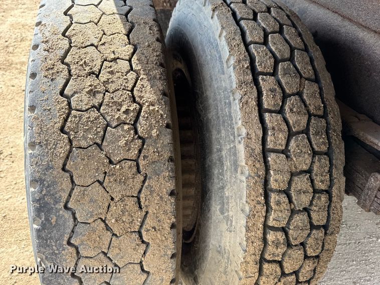 image for item ER0137 2000 International 4900 dump truck