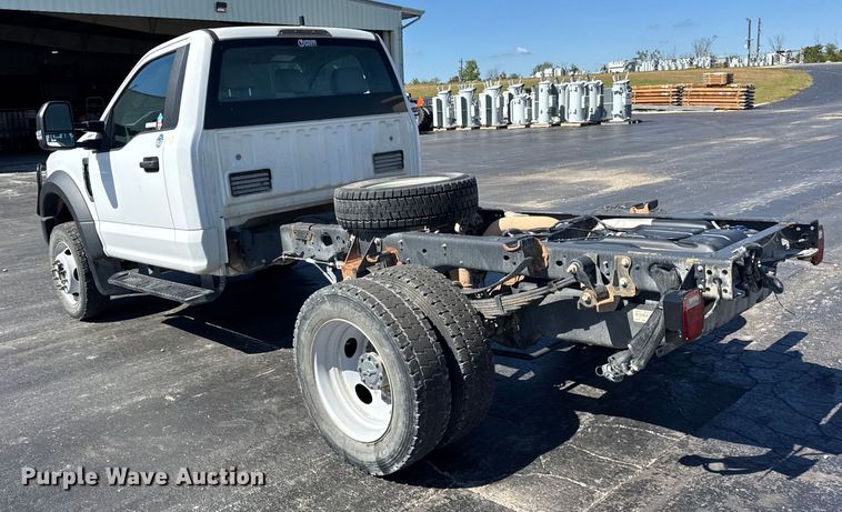 image for item ER0156 2017 Ford F450 Super Duty truck cab and chassis