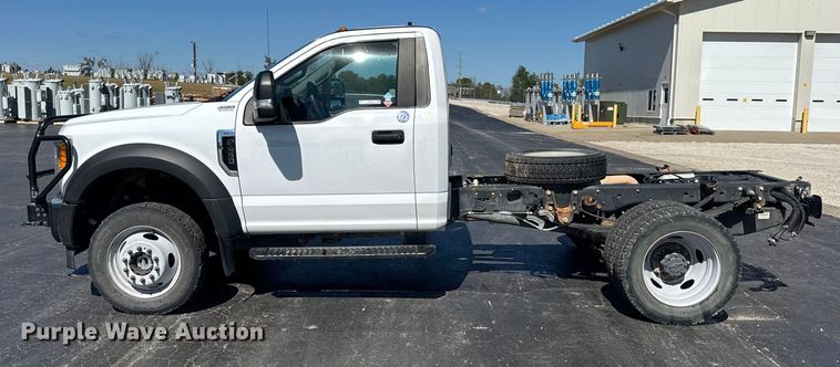 image for item ER0156 2017 Ford F450 Super Duty truck cab and chassis