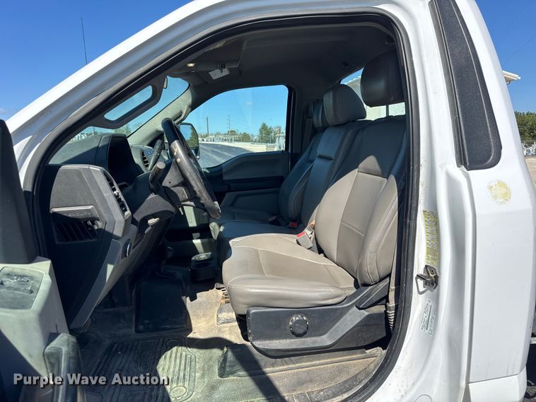 image for item ER0156 2017 Ford F450 Super Duty truck cab and chassis