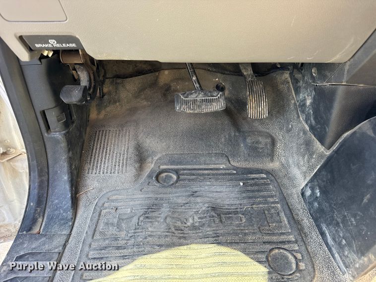 image for item ER0156 2017 Ford F450 Super Duty truck cab and chassis