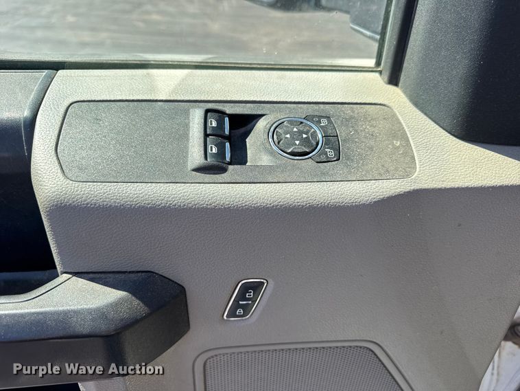 image for item ER0156 2017 Ford F450 Super Duty truck cab and chassis