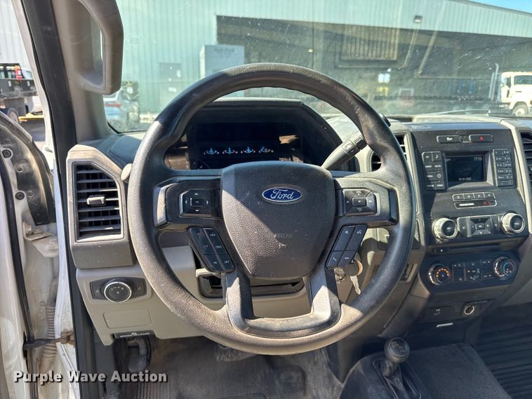 image for item ER0156 2017 Ford F450 Super Duty truck cab and chassis