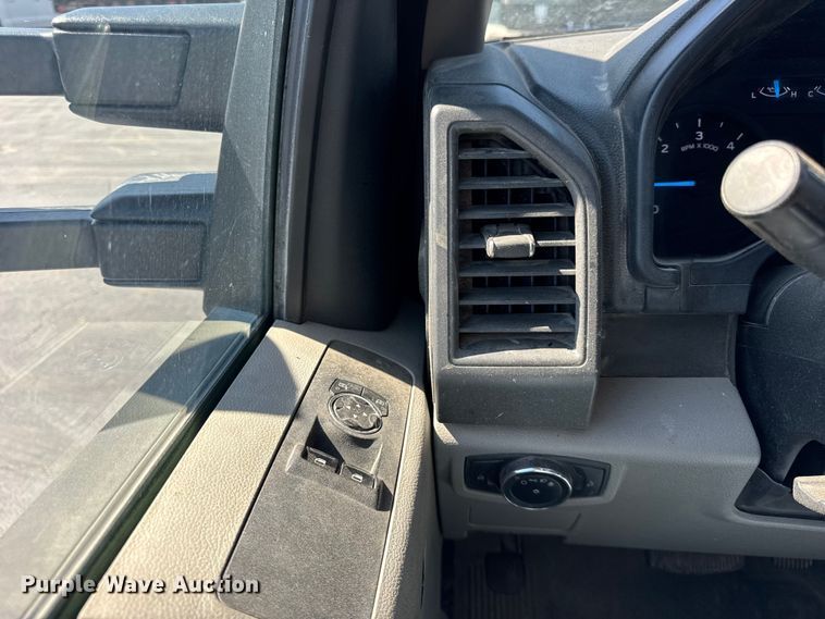 image for item ER0156 2017 Ford F450 Super Duty truck cab and chassis