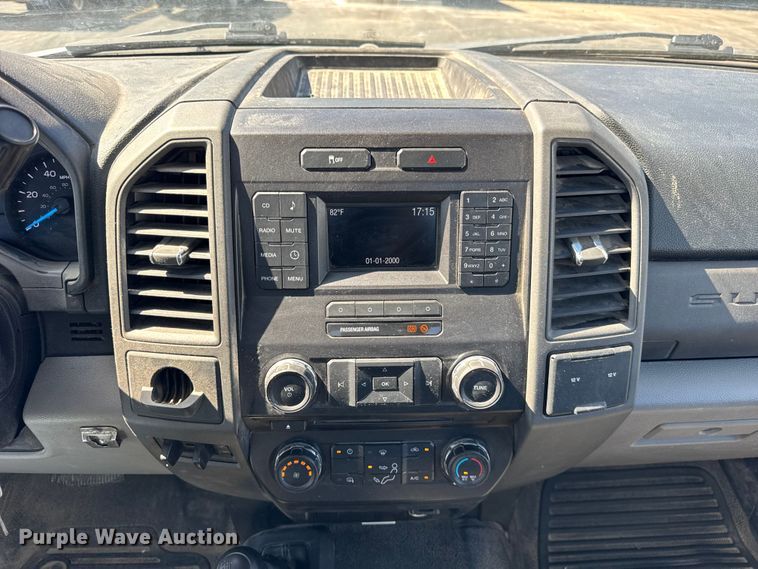 image for item ER0156 2017 Ford F450 Super Duty truck cab and chassis