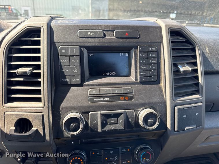 image for item ER0156 2017 Ford F450 Super Duty truck cab and chassis