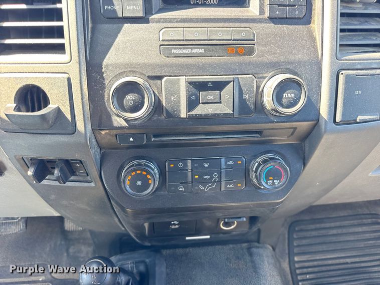 image for item ER0156 2017 Ford F450 Super Duty truck cab and chassis