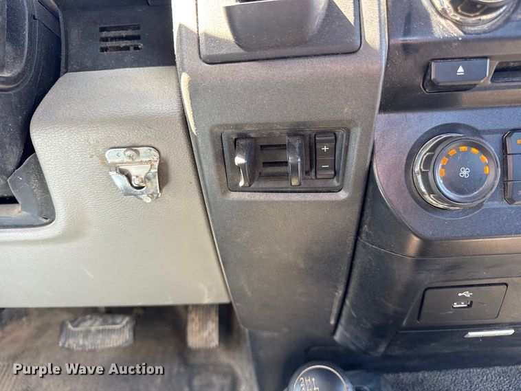 image for item ER0156 2017 Ford F450 Super Duty truck cab and chassis