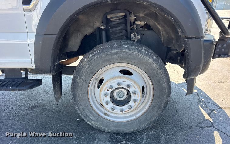 image for item ER0156 2017 Ford F450 Super Duty truck cab and chassis