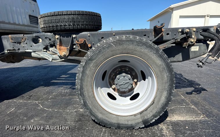 image for item ER0156 2017 Ford F450 Super Duty truck cab and chassis