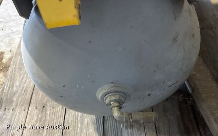 image for item ER0157 Ingersoll Rand T30 air compressor