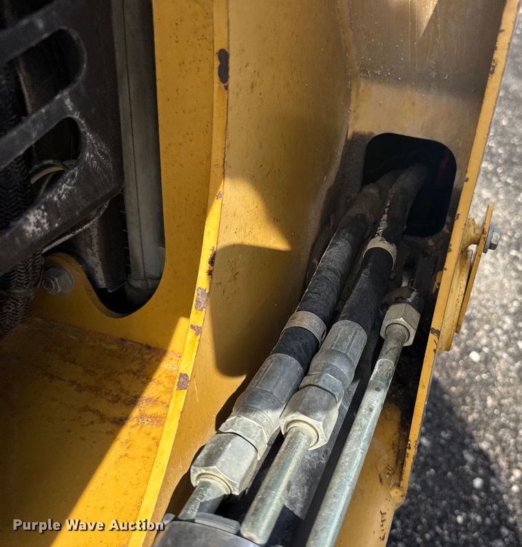 image for item ER2445 2005 Caterpillar 246B skid steer loader