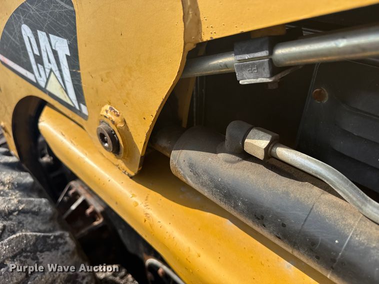 image for item ER2445 2005 Caterpillar 246B skid steer loader
