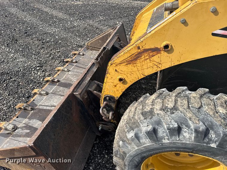 image for item ER2445 2005 Caterpillar 246B skid steer loader