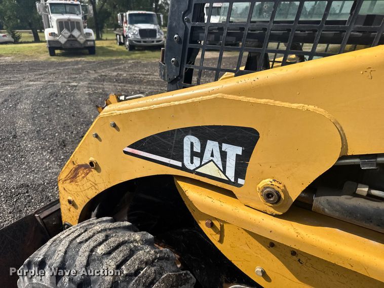 image for item ER2445 2005 Caterpillar 246B skid steer loader