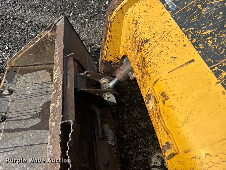 image for item ER2445 2005 Caterpillar 246B skid steer loader