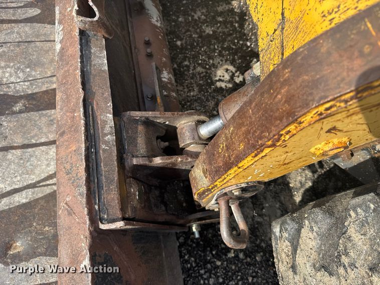 image for item ER2445 2005 Caterpillar 246B skid steer loader